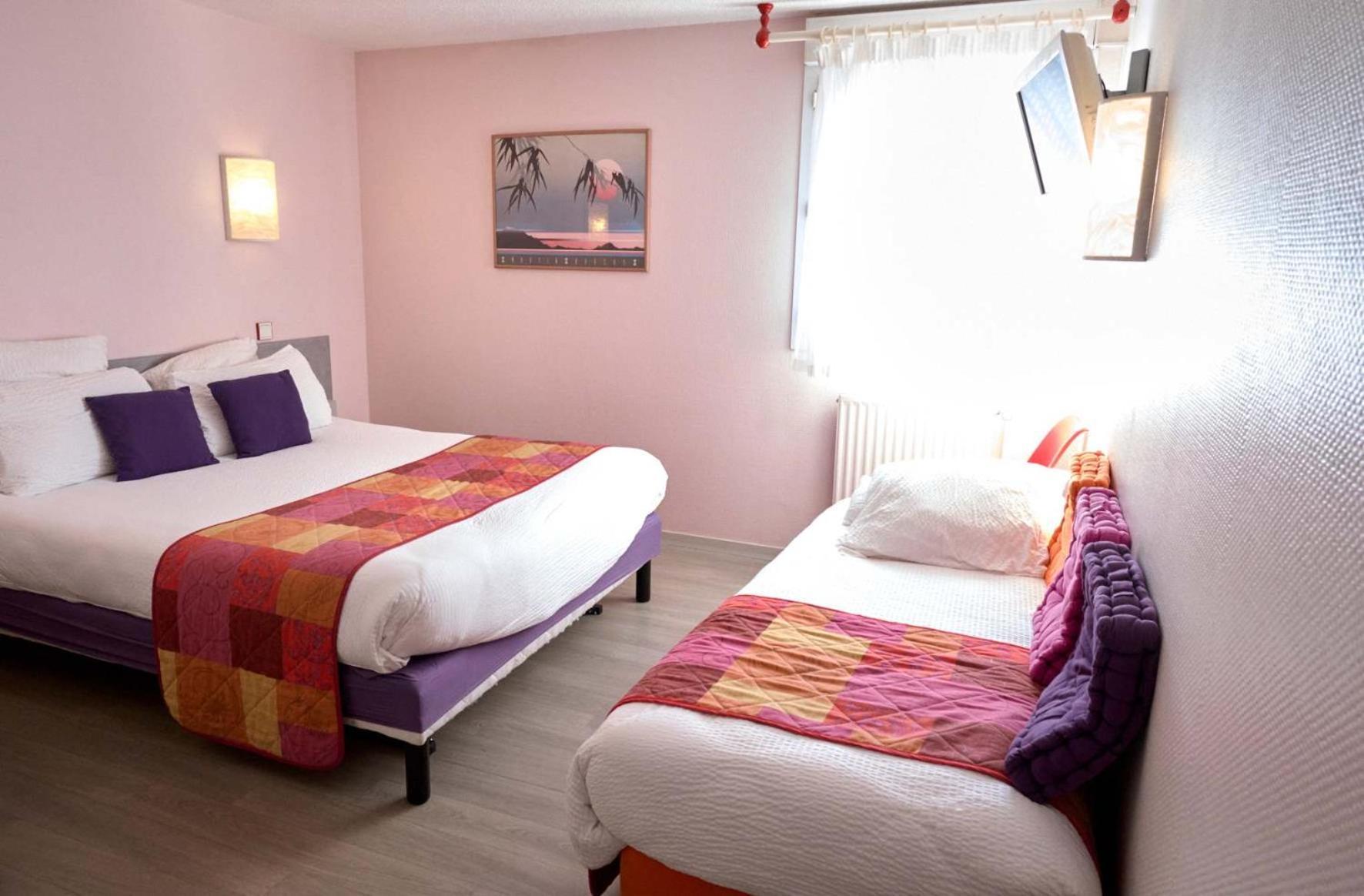 Logis Hotel Le Moulin Des Gardelles Riom Exterior photo