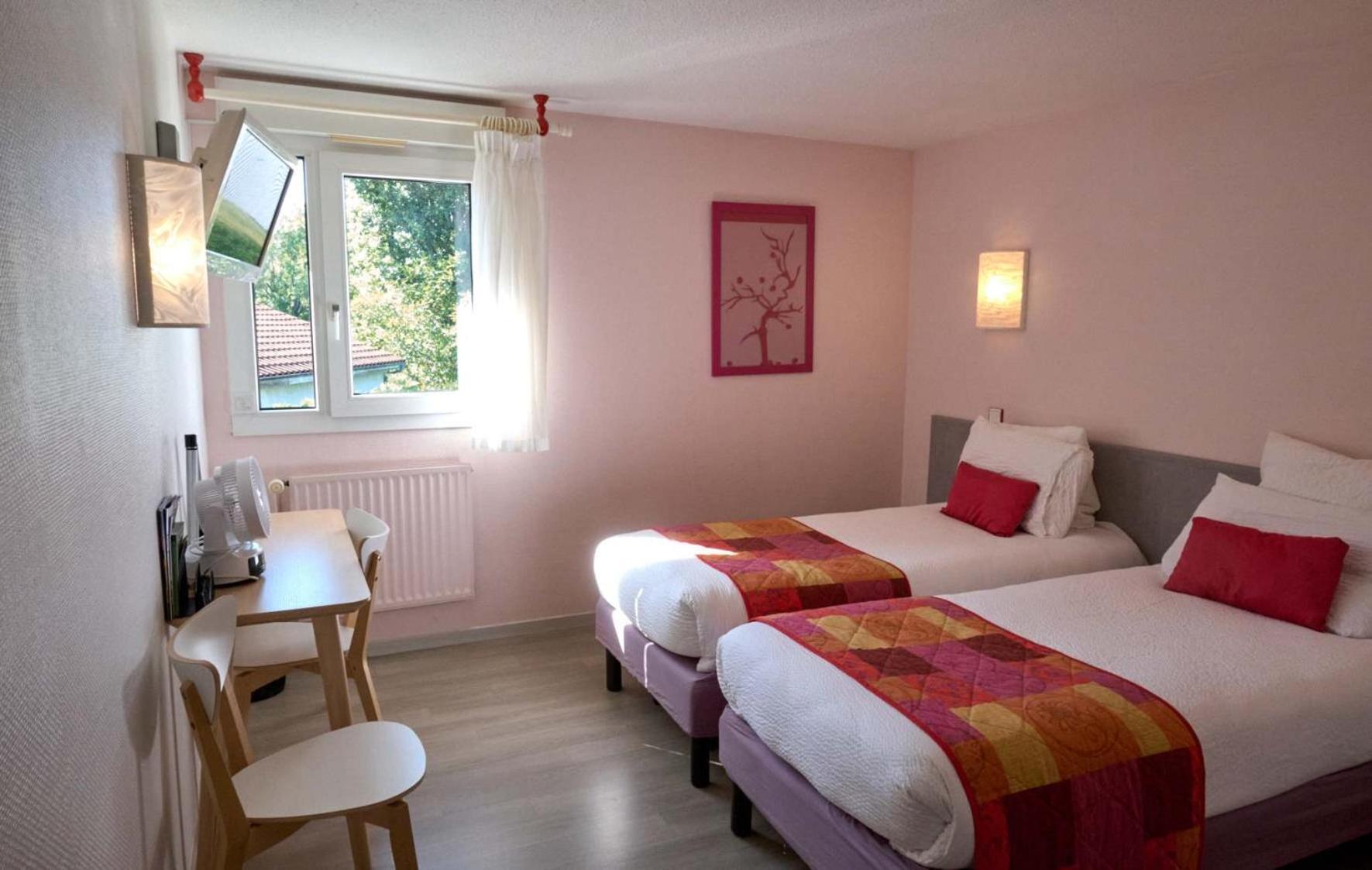 Logis Hotel Le Moulin Des Gardelles Riom Exterior photo