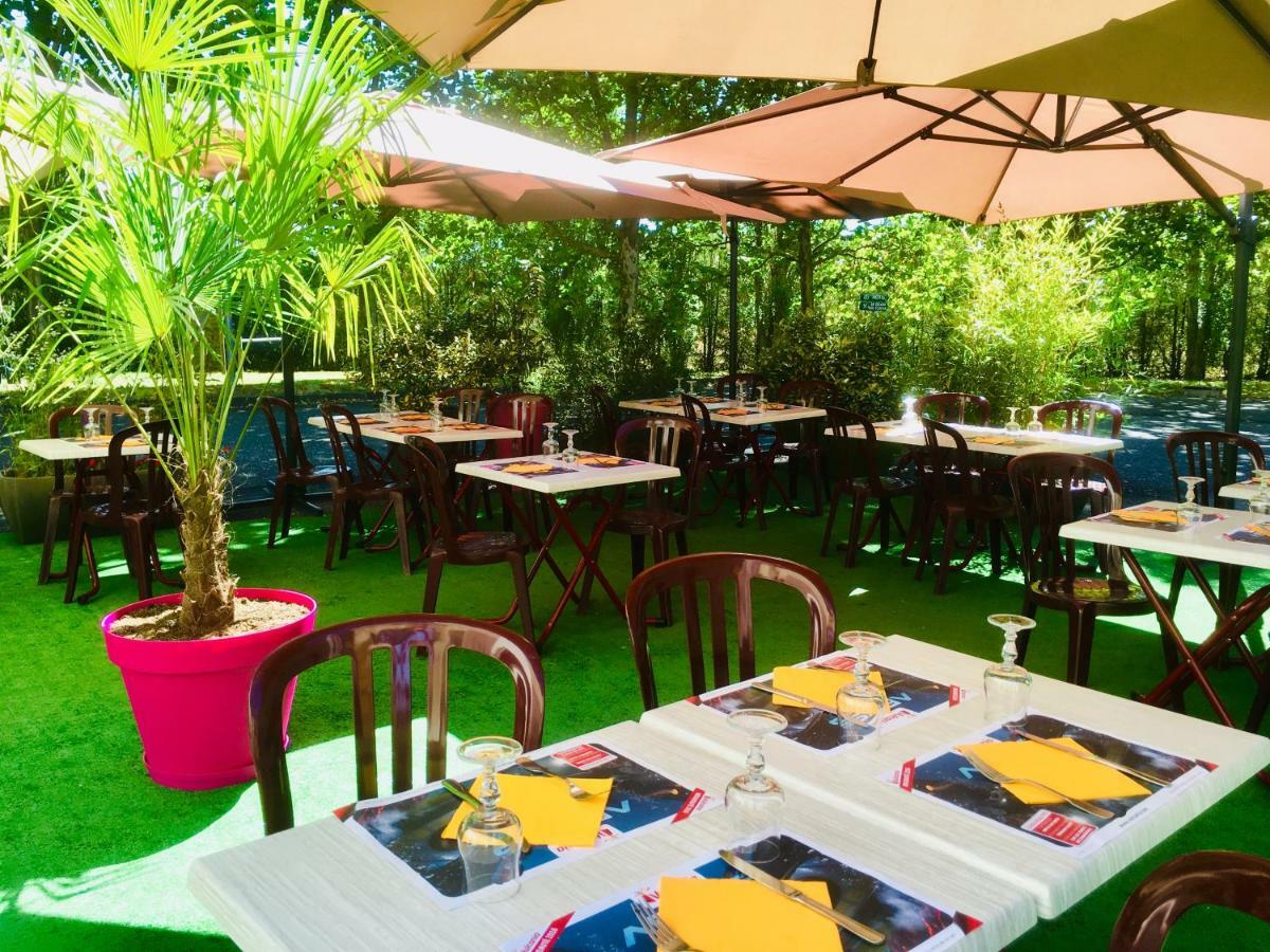 Logis Hotel Le Moulin Des Gardelles Riom Exterior photo
